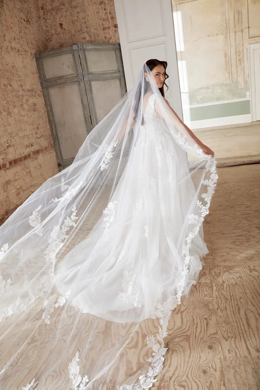 44525 by Sincerity Bridal - view 4 of 11