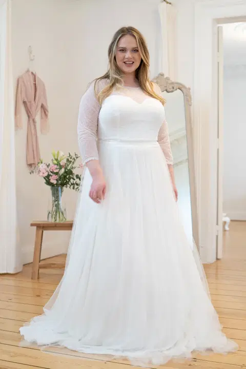 Lili wedding dress by Sanna Lindström, A-line, satin