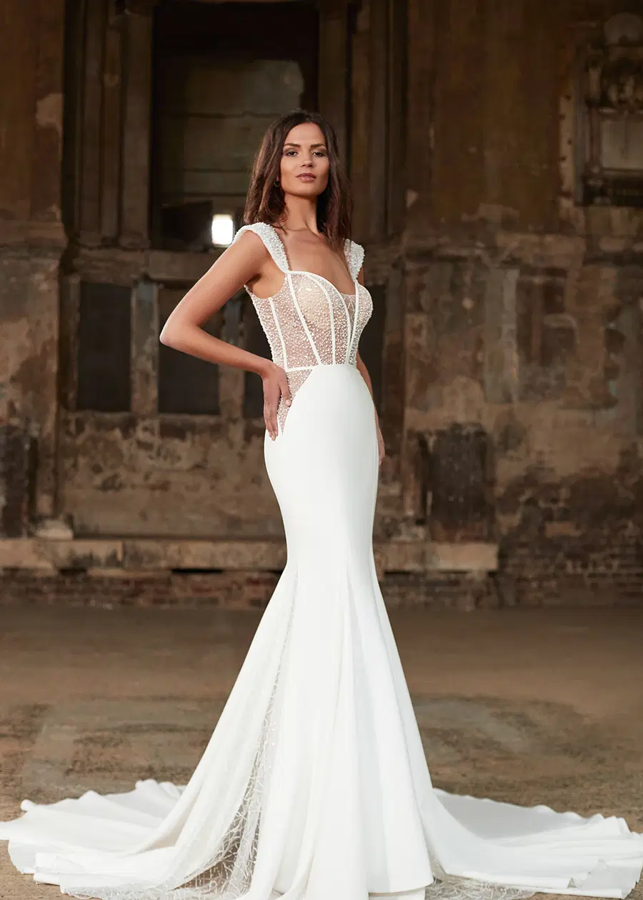 J’ADORE by Dando London: Fit & Flare silhouette, sweetheart neckline, crepe, cathedral train