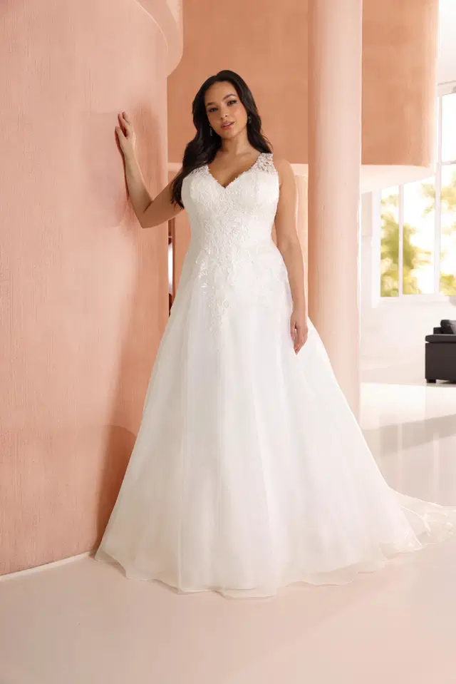 Cassi by Azuree Bridal - view 2 of 4