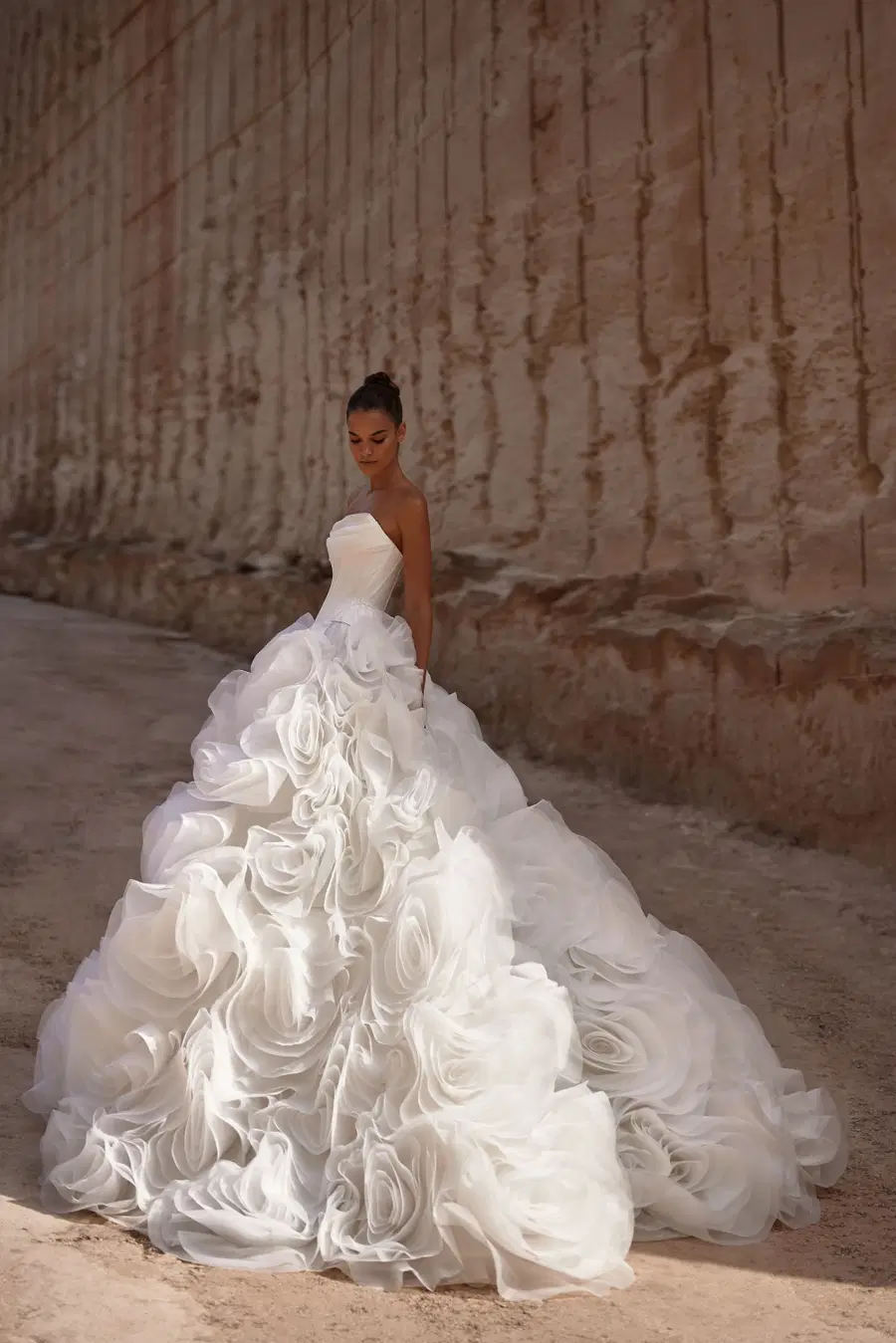 Karslen by Milla Nova: Princess silhouette, sweetheart neckline, organza