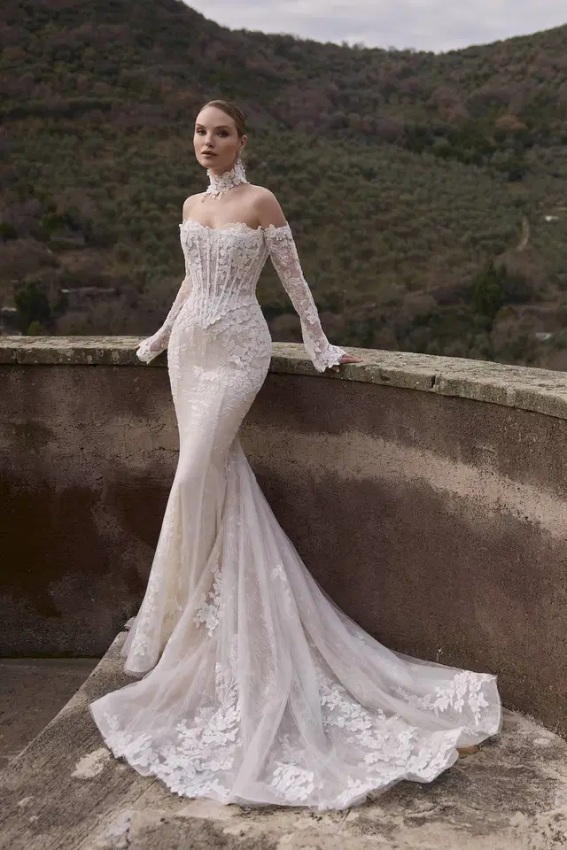 Agnesca 63316 by Veni Infantino: Trumpet silhouette, sweetheart neckline, long sleeves, lace