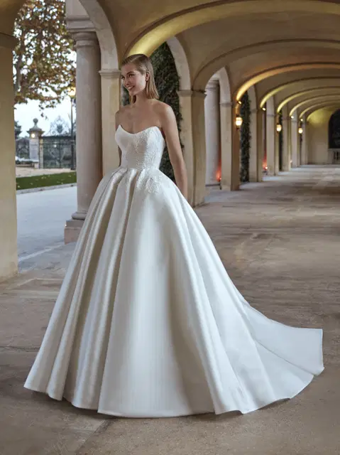Basil wedding dress by Pronovias Privée, princess, mikado