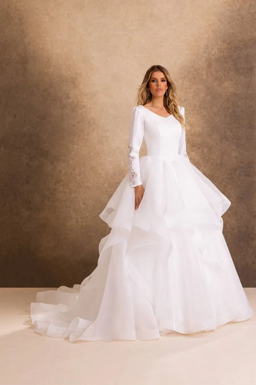 RB7032 by Rachel Allan: Ball Gown silhouette, V-neck neckline, long sleeves, tulle