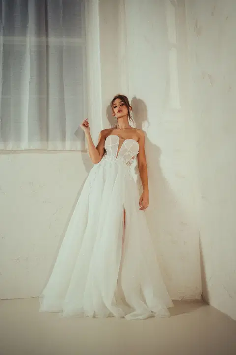 Halo 2510 wedding dress by Halo, A-line, tulle
