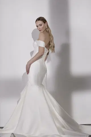 Windsor by Avenue by Josephine Scott - view 3 of 7