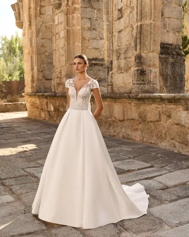 POEMA by Adriana Alier: A-Line silhouette, deep V-neck neckline, short sleeves, chiffon
