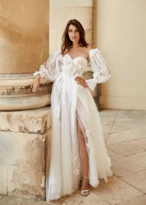 Darling wedding dress by Dando London, A-line, tulle