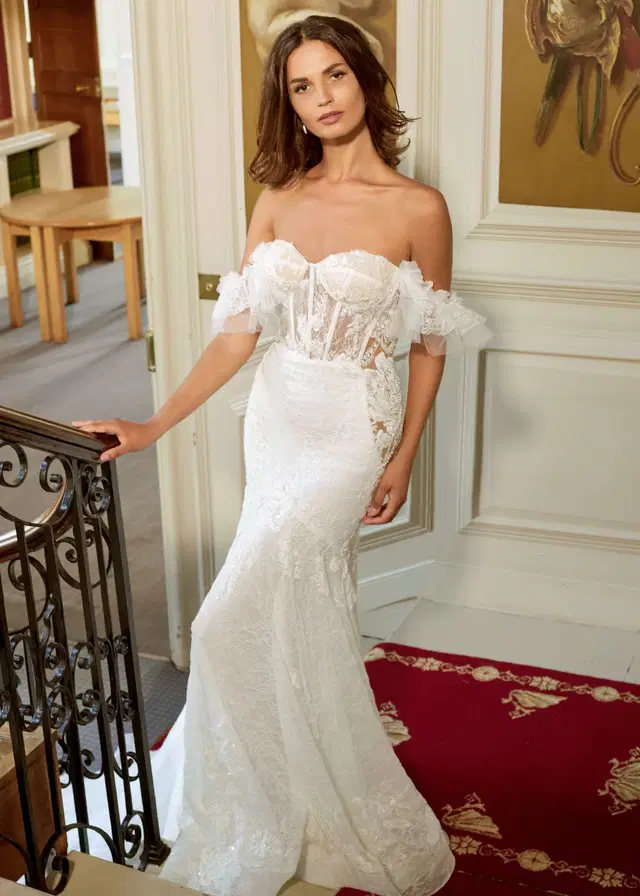 HEAD OVER HEELS by Dando London: Mermaid silhouette, sweetheart neckline, sleeveless, lace