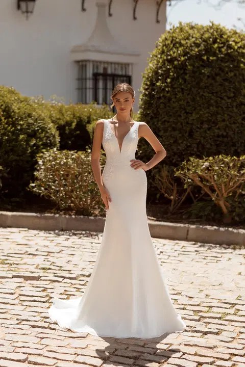 Style 8242 wedding dress by Monica Loretti, fit & flare, chiffon