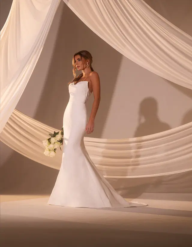 RB2218 by Rachel Allan: Fit & Flare silhouette, sweetheart neckline, satin