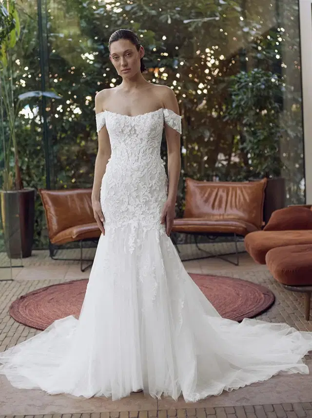 Georgia by ÉLYSÉE: Fit & Flare silhouette, scoop neckline, lace