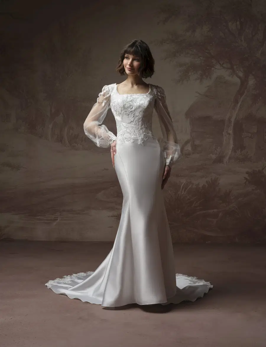 GOLDIE LEIGH by Rebecca Ingram: Fit & Flare silhouette, square neckline, organza