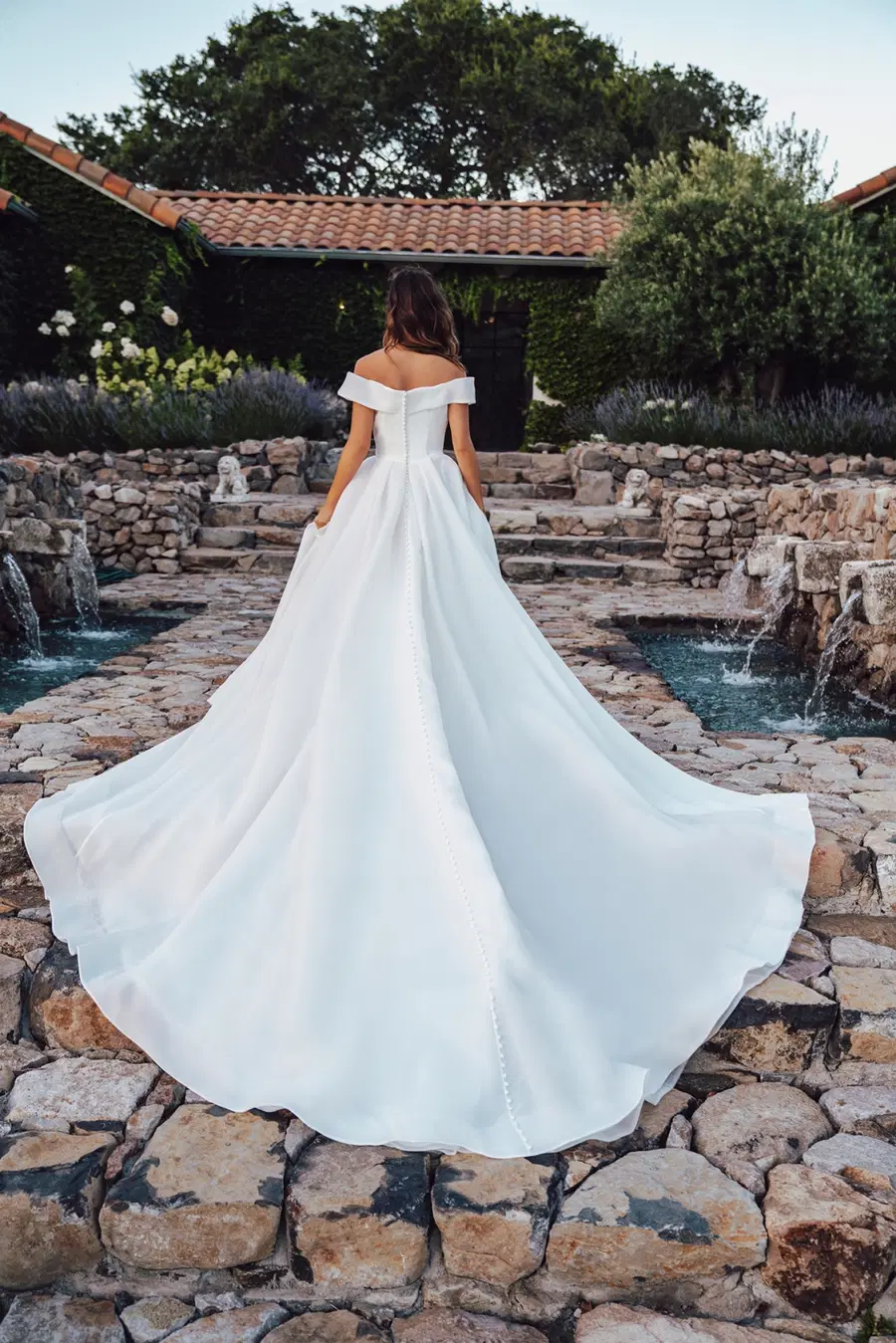 R3602 by Allure Romance - view 4 of 8