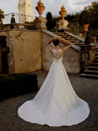 Idonia by Justin Alexander - view 4 of 5