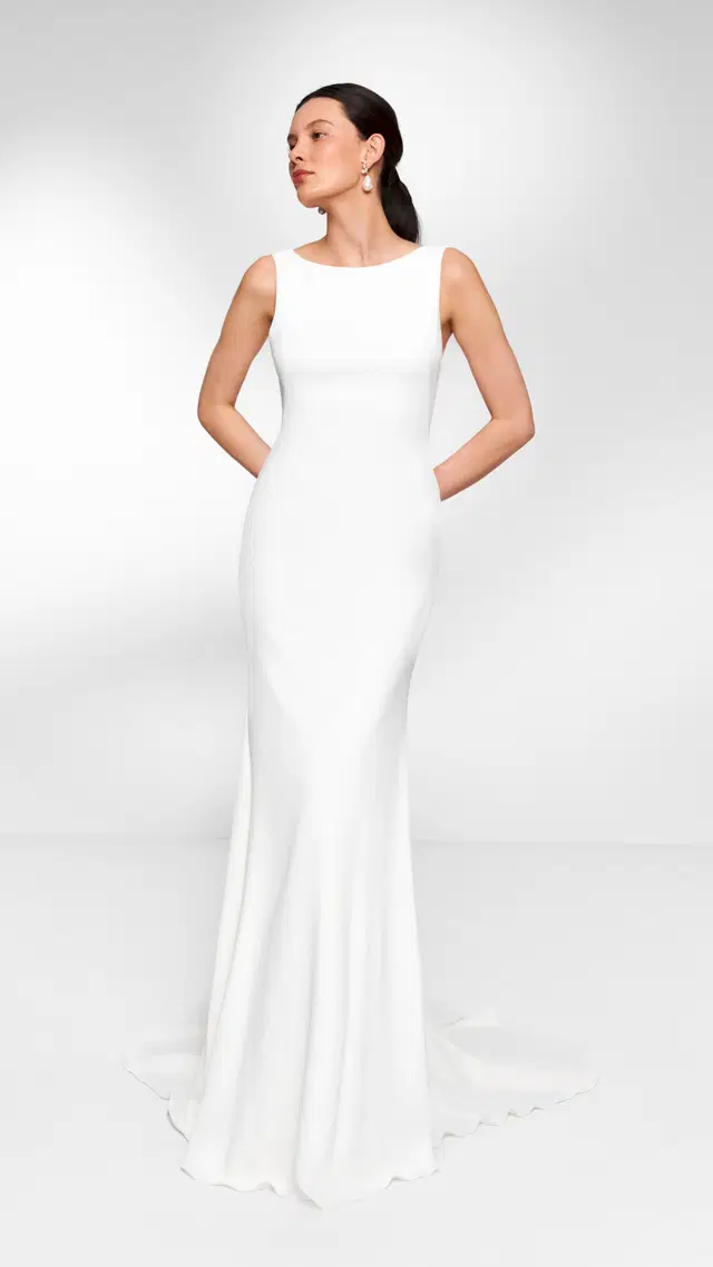 Yasen by Anna Kara: Fit & Flare silhouette, boat neck neckline, sleeveless, crepe