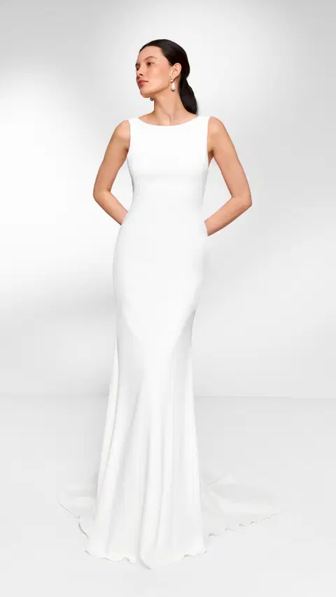 Yasen wedding dress by Anna Kara, fit & flare, crepe